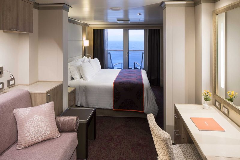 A Vista Suite (Category B) on Holland America's Koningsdam.