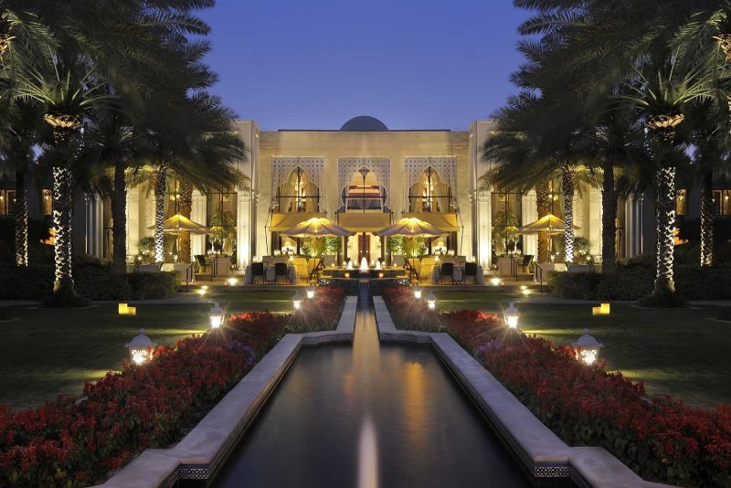 The Royal Mirage of Dubai offers luxurious lodging and restaurants.