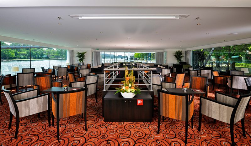 Meet new friends during the social hour at Avalon Panorama's lounge.