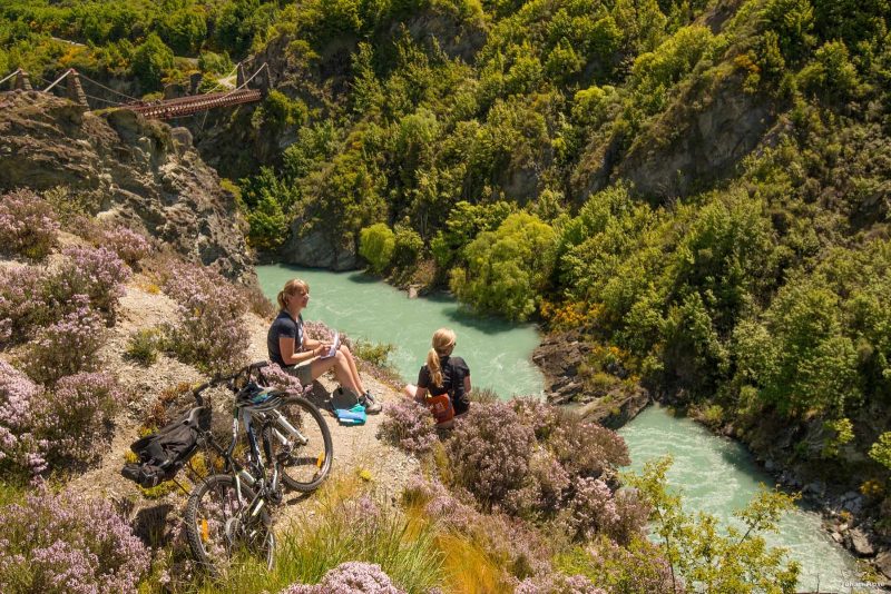 Stopping to refuel is easy on the Queenstown Cycle Trail. Countless lookout points offer perfect places to stop for a snack and a chance to take in the views. Local tour operators can provide near-new cycles and help you plan your rides. They can even organize transport, so you can plan a downhill route or just explore part of a trail.