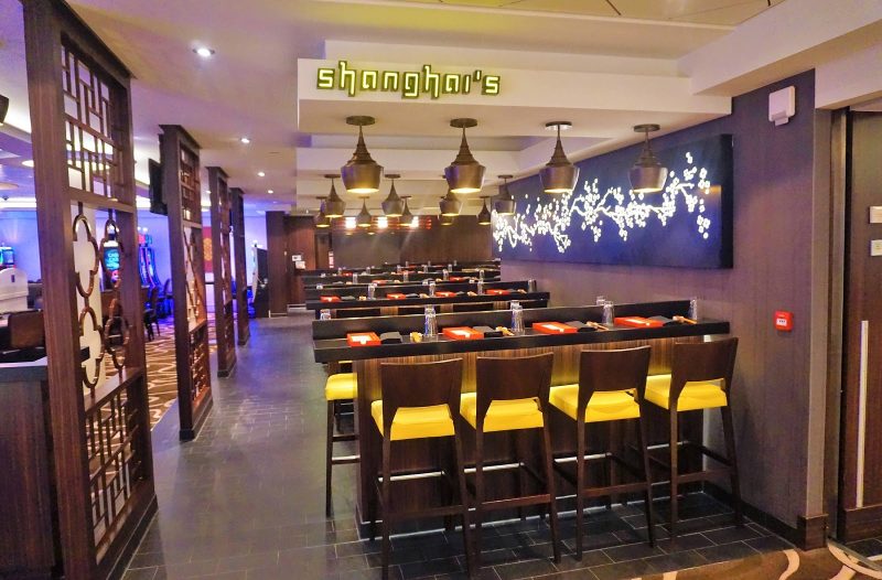You'll find traditional Chinese noodles, wok-fried dishes and dim sum at Shanghai's Noodle Bar on Norwegian Getaway.