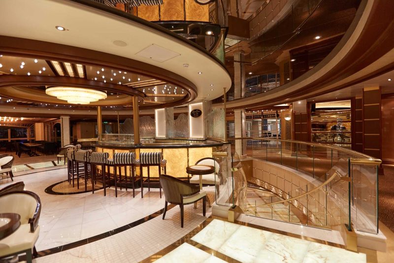 Meet your friends at Bellini's on Majestic Princess for Italian-inspired cocktails.