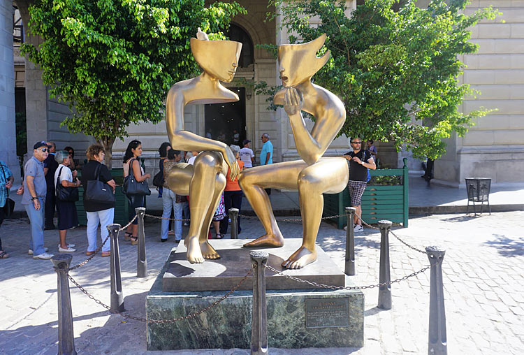 A 2012 artwork, “Etienne (La Conversacion),” in Old Havana.