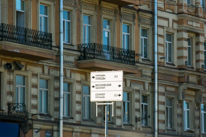 JD Lasica: “I love directions in other languages. This one was spotted on a canal cruise in St. Petersburg, Russia.”
