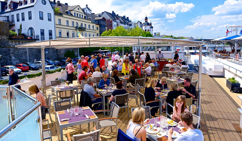 Lunch al fresco on Avalon Vista's Sky Deck bistro.