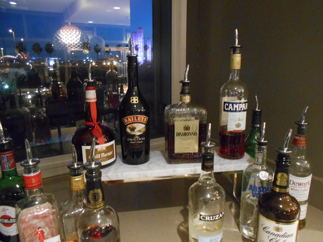 Free food plus greatly reduced prices on beer, wine and booze at the chic Regency Club Lounge