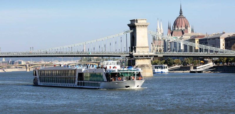 Explore northern France from Paris to Normandy aboard a sailing on AmaLyra. 