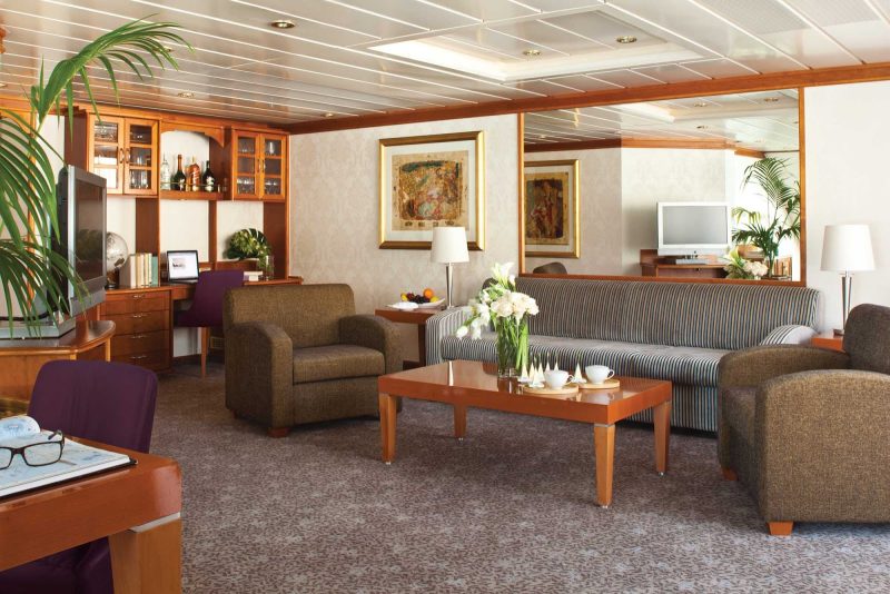 Seven Seas Mariner's spacious Grand Suites are designed to make you feel at home throughout the duration of your cruise.