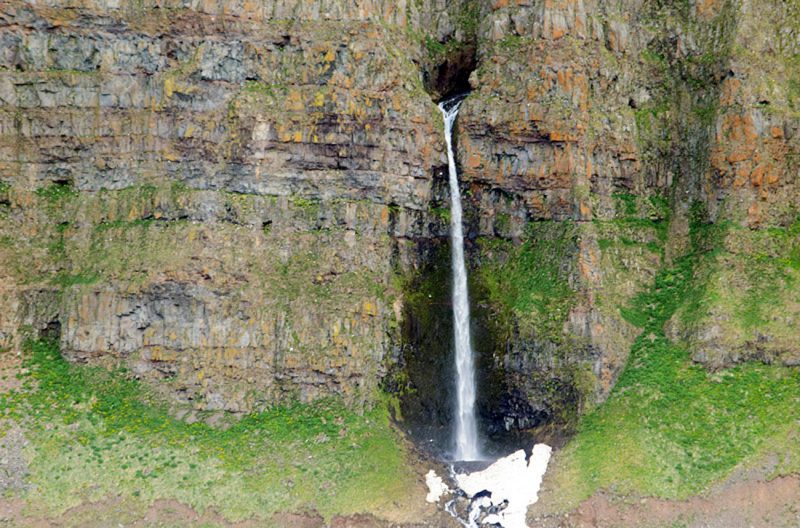 A waterfall in Iceland that kind of reminds you of Yosemite.