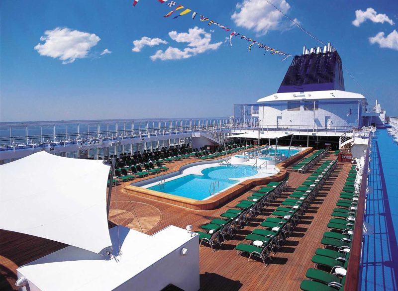 Large pool & deck