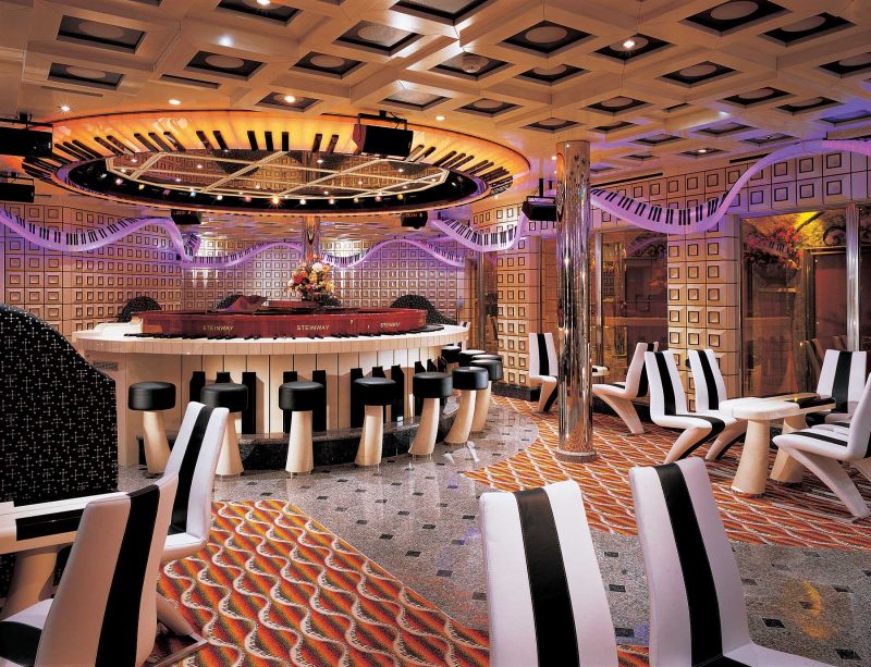Piano bar