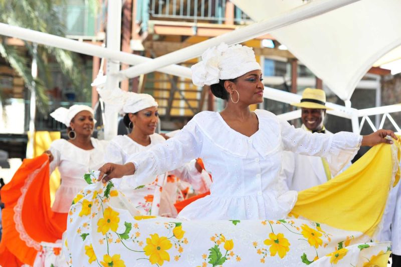 Many tours of Curacao include folk dancing and other traditional island arts.