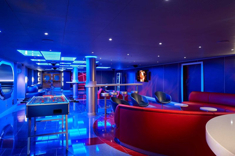 At Club 02 on Carnival Horizon, teens can play video games, sing karaoke or even have a pool party.