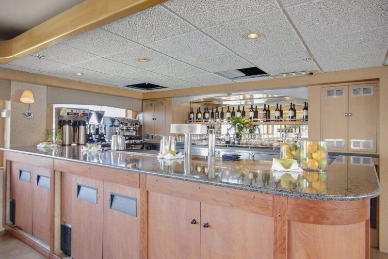 Grab a cocktail and meet interesting new people at the bar on Safari Endeavour.