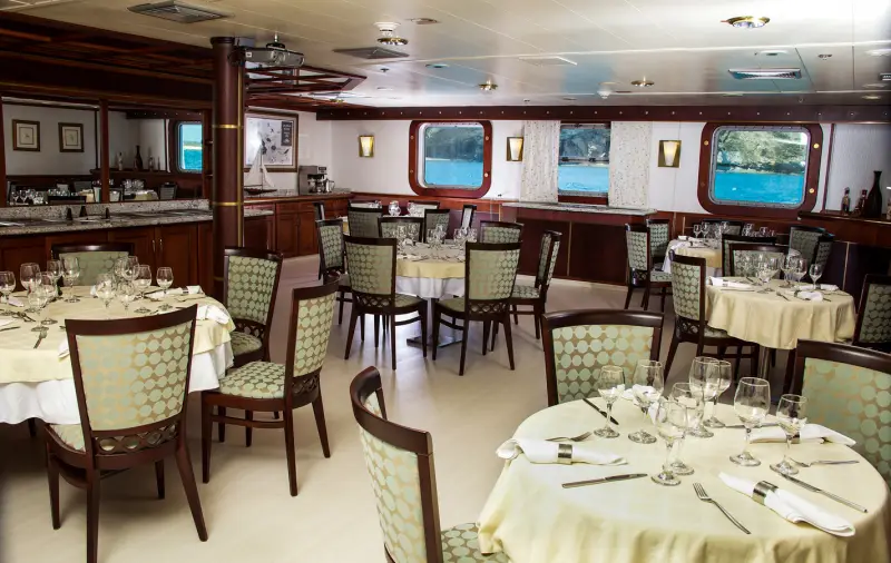 Dining menus on Isabela II feature international cuisine and celebrated Ecuadorian dishes.