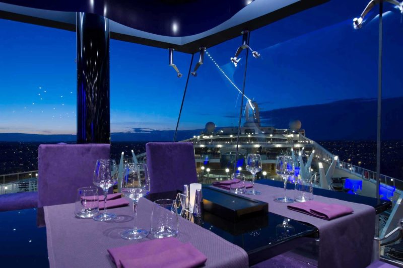 MSC Preziosa's contemporary Galaxy Restaurant offers dining by day and dancing in a panoramic disco by night.