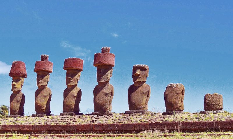 The red tops atop moai are believed to signify an erupting volcano.