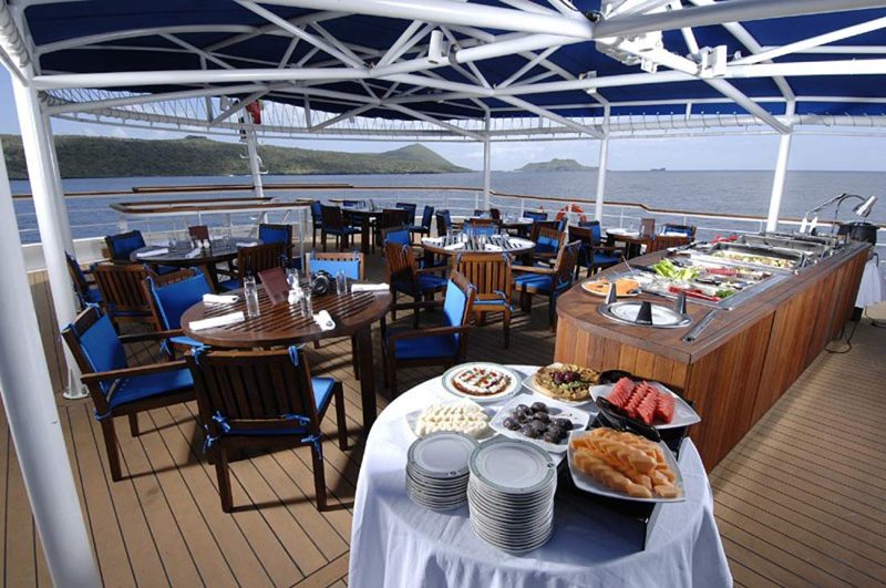 Passengers can often dine al fresco on the deck of La Pinta from Un-Cruise Adventures.