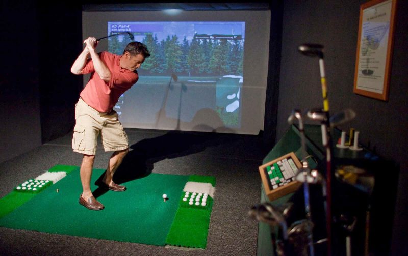 Work on your swing with the golf simulator on a SeaDream Yacht Club cruise.