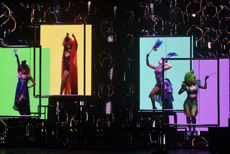 Book a seating at the VIP Show on Carnival Vista.