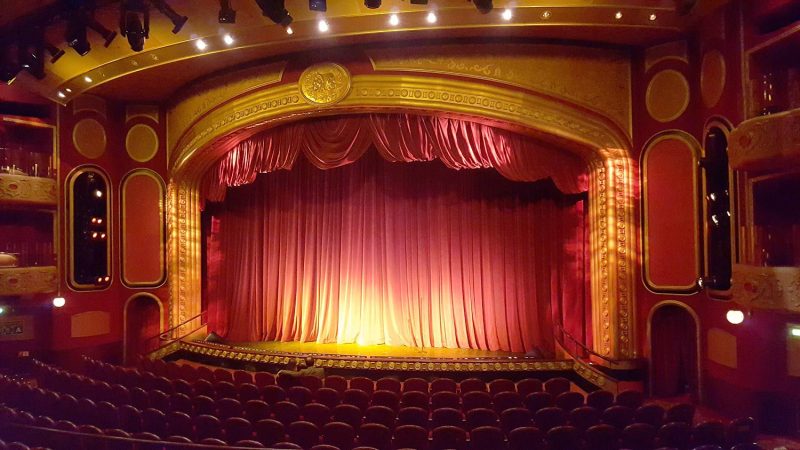 The 830-seat, three-deck Royal Court Theatre on deck 3 of Queen Victoria features two shows per night, lasting about 50 minutes.