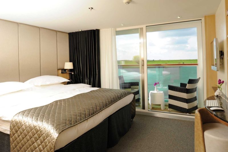 Deluxe Balcony Suite