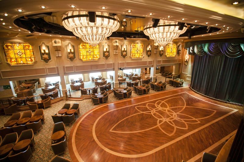 An elegantly appointed lounge on Queen Elizabeth.