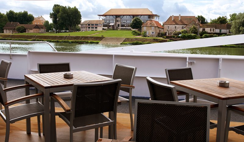 Lunch al fresco on Avalon Scenery's Sky Deck bistro.