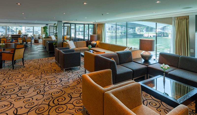 Meet new friends at the Panorama Lounge social hour when you sail Avalon Creativity.