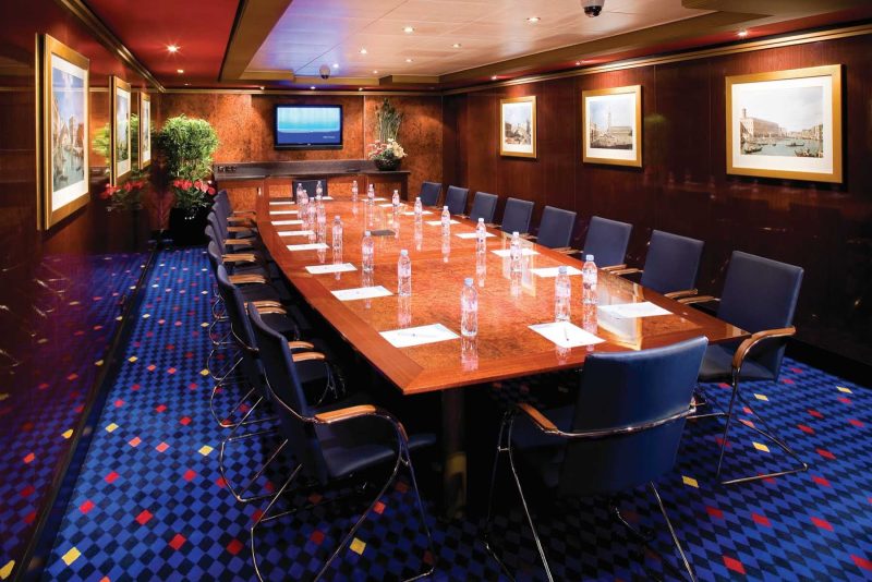 Norwegian Gem has several comfortable meeting rooms, such as the Rialto Room, perfect for brainstorming, conferences and business needs.