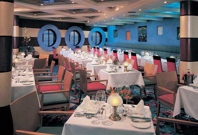 Cagney's Steakhouse, a Norwegian Sun specialty restaurant, serves up American steaks, cocktails and tasty side dishes.