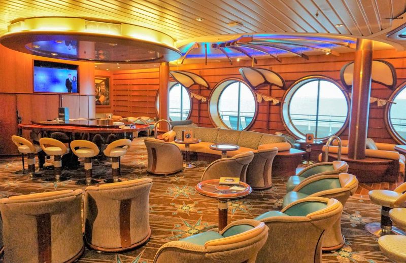 This nautically themed Schooner Bar is the perfect spot to enjoy a drink with friends on Mariner of the Seas.