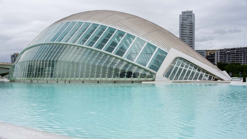 The Opera House at the City of Arts and Sciences (Ciudad de las Artes y de las Ciencias) in Valencia, Spain.