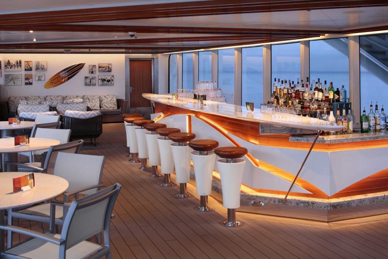 Grab a cocktail and meet new people at the Sea View Bar on ms Koningsdam.